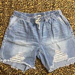 Women’s Ripped Blue Jean Shorts w/Pockets and Adjustable String. Size 1X